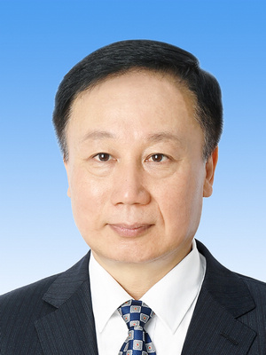 馬宏偉，男，滿族，1969年4月生，研究生學(xué)歷，中共黨員，現(xiàn)任人民日?qǐng)?bào)社副總編輯。