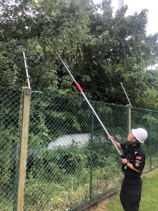 C:/Users/BA/Desktop/風(fēng)雨過后南京保安迅速行動(dòng)，恢復(fù)安“寧”面貌/2.jpg2