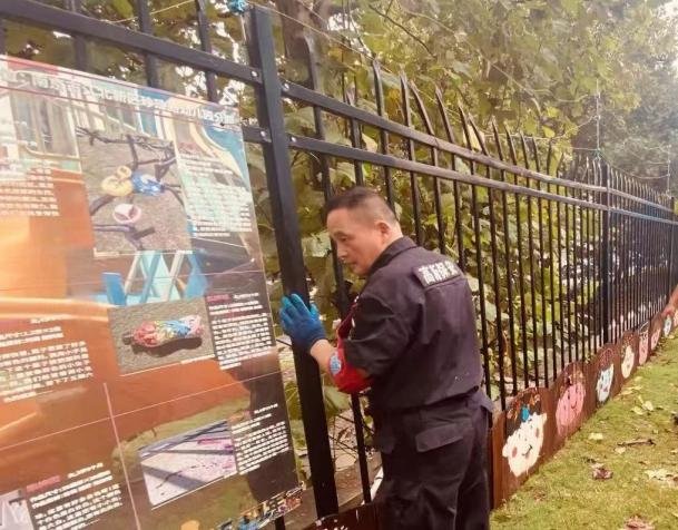 C:/Users/BA/Desktop/風(fēng)雨過后南京保安迅速行動(dòng)，恢復(fù)安“寧”面貌/8.jpg8