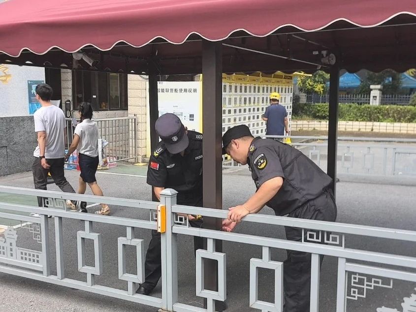 C:/Users/Administrator/Desktop/臺(tái)風(fēng)“貝碧嘉”來襲，南京保安積極應(yīng)對(duì)，“守”護(hù)萬(wàn)家團(tuán)圓！/4.jpg4