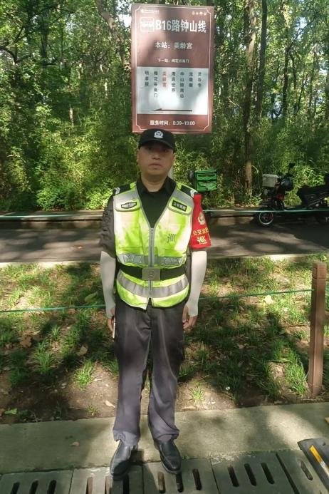 C:/Users/Administrator/Desktop/臺(tái)風(fēng)“貝碧嘉”來襲，南京保安積極應(yīng)對(duì)，“守”護(hù)萬(wàn)家團(tuán)圓！/1.jpg1