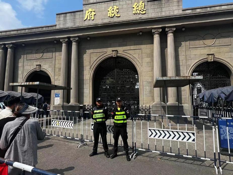 C:/Users/Administrator/Desktop/臺(tái)風(fēng)“貝碧嘉”來襲，南京保安積極應(yīng)對(duì)，“守”護(hù)萬(wàn)家團(tuán)圓！/7.jpg7