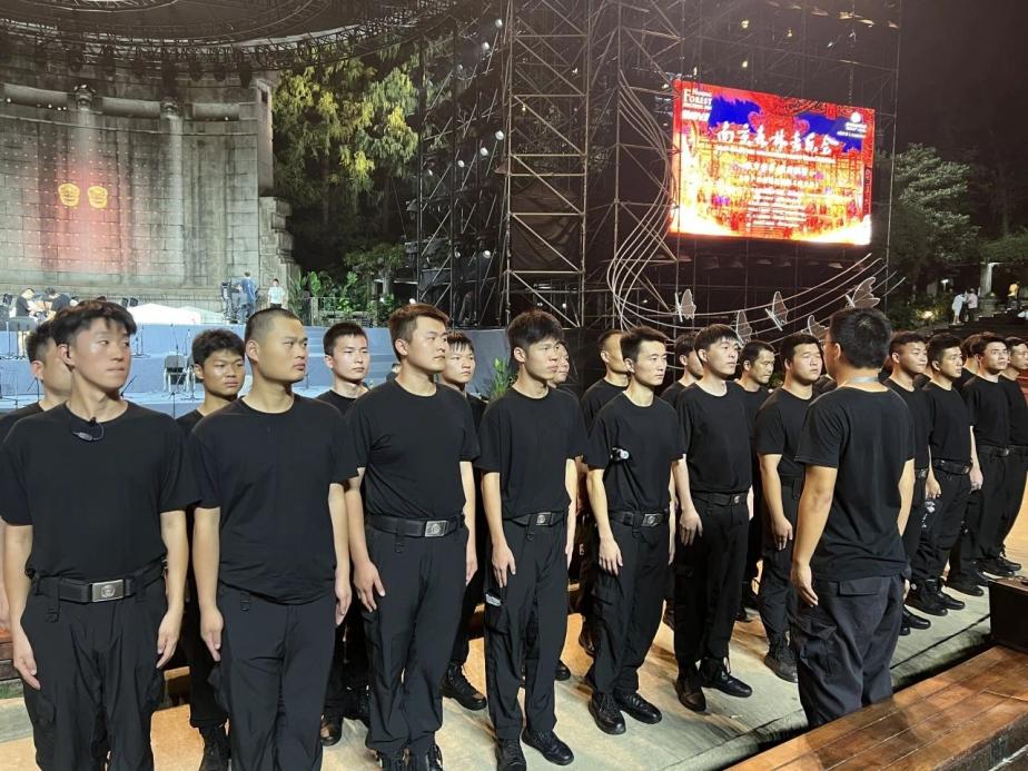 C:/Users/Administrator/Desktop/臺(tái)風(fēng)“貝碧嘉”來襲，南京保安積極應(yīng)對(duì)，“守”護(hù)萬(wàn)家團(tuán)圓！/10.jpg10