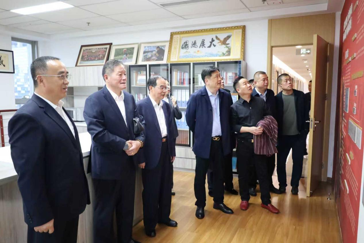 2369ae2268f9f4121e8d71de94da143d