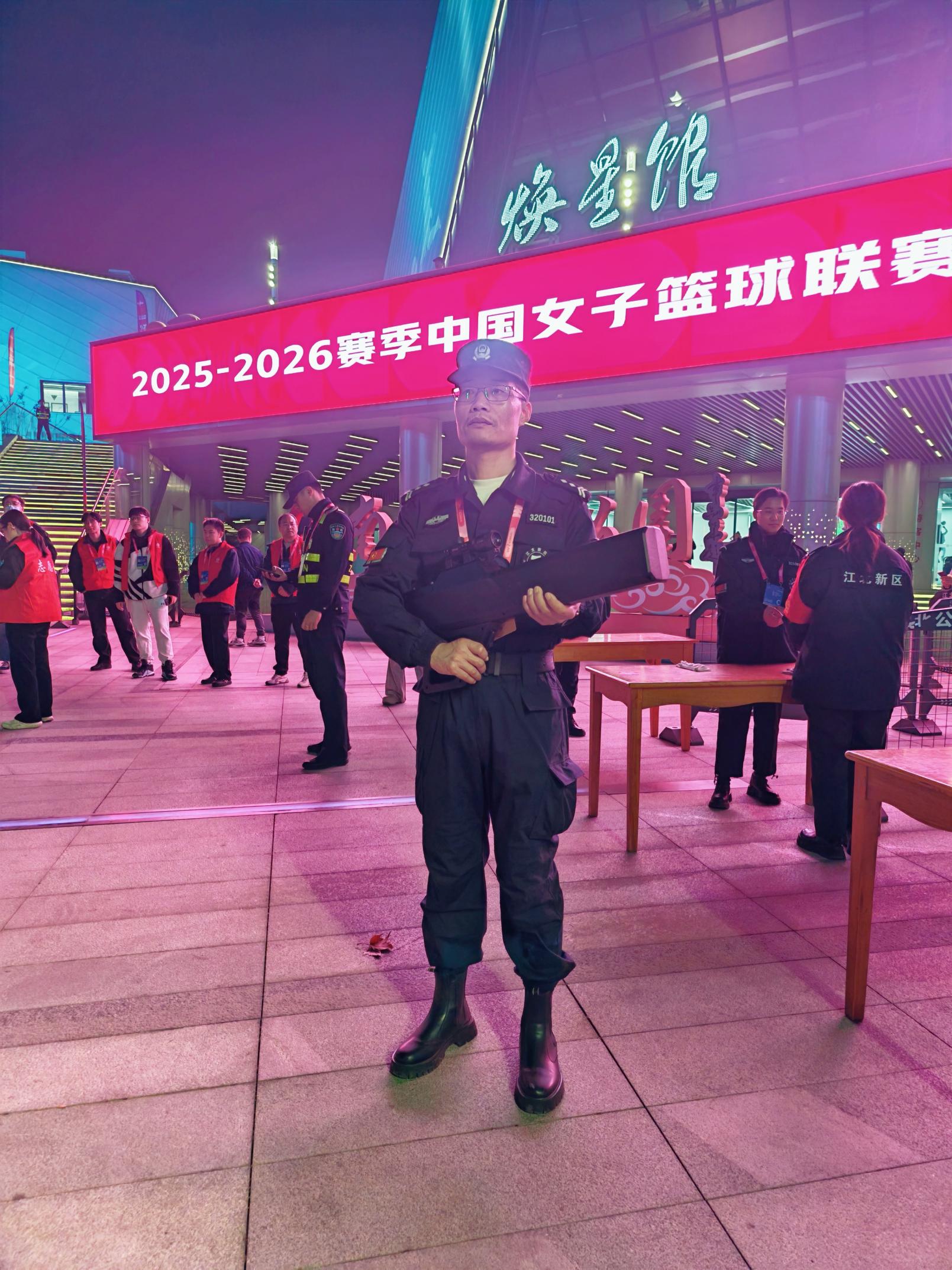 E:/25.12.10后 上傳網(wǎng)站留存/“保安衛(wèi)士”護(hù)航，熱血燃賽場！——南京市保安服務(wù)有限公司大廠分公司保障WCBA女籃聯(lián)賽激情開燃/照片/微信圖片_20251211080736_275_1.jpg微信圖片_20251211080736_275_1