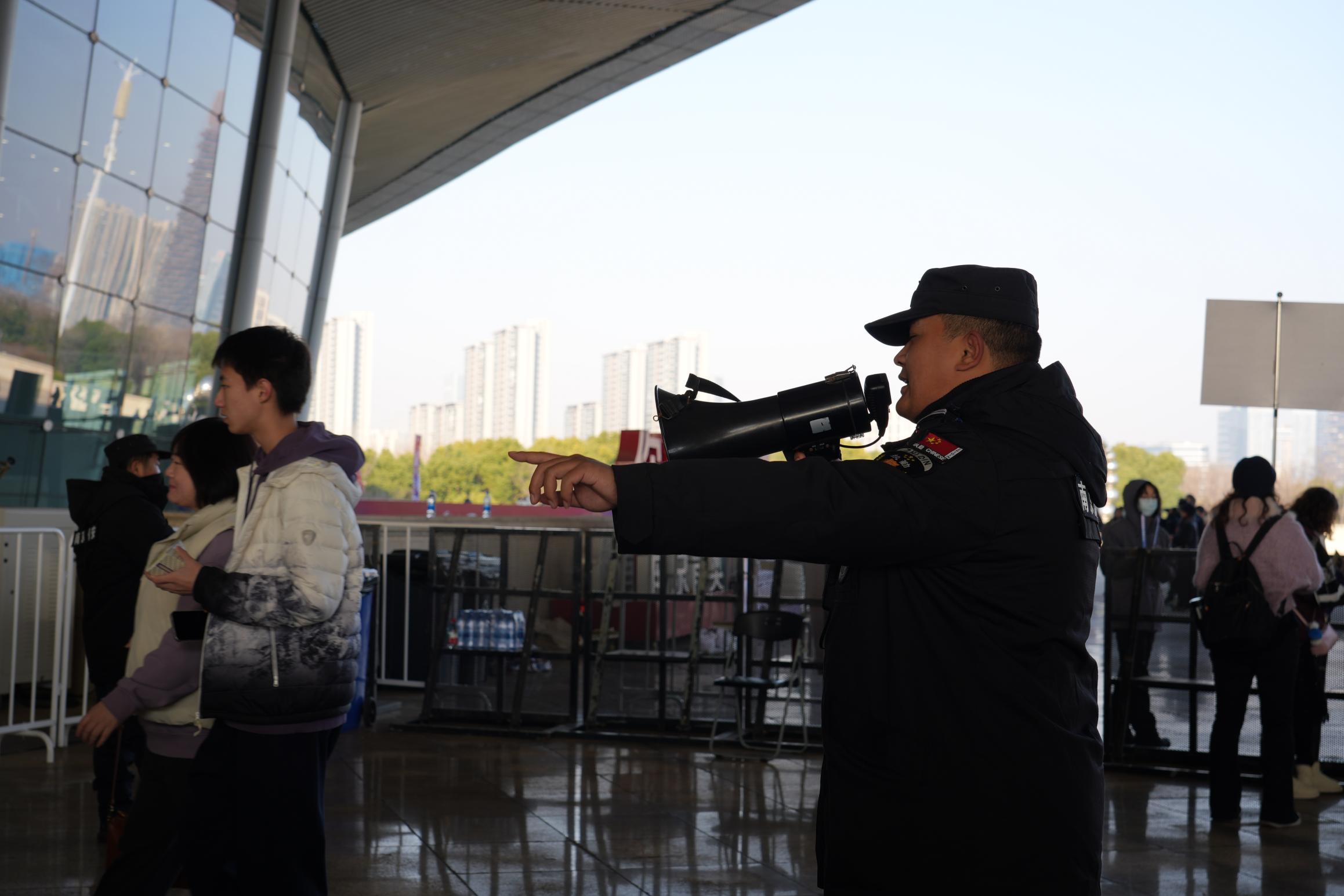 E:/25.12.10后 上傳網(wǎng)站留存/“安保鐵軍、硬核保障”2025系列報道四十一——乒超巔峰對決耀金陵 南京市保硬核護(hù)航筑平安/DSC06342.JPGDSC06342